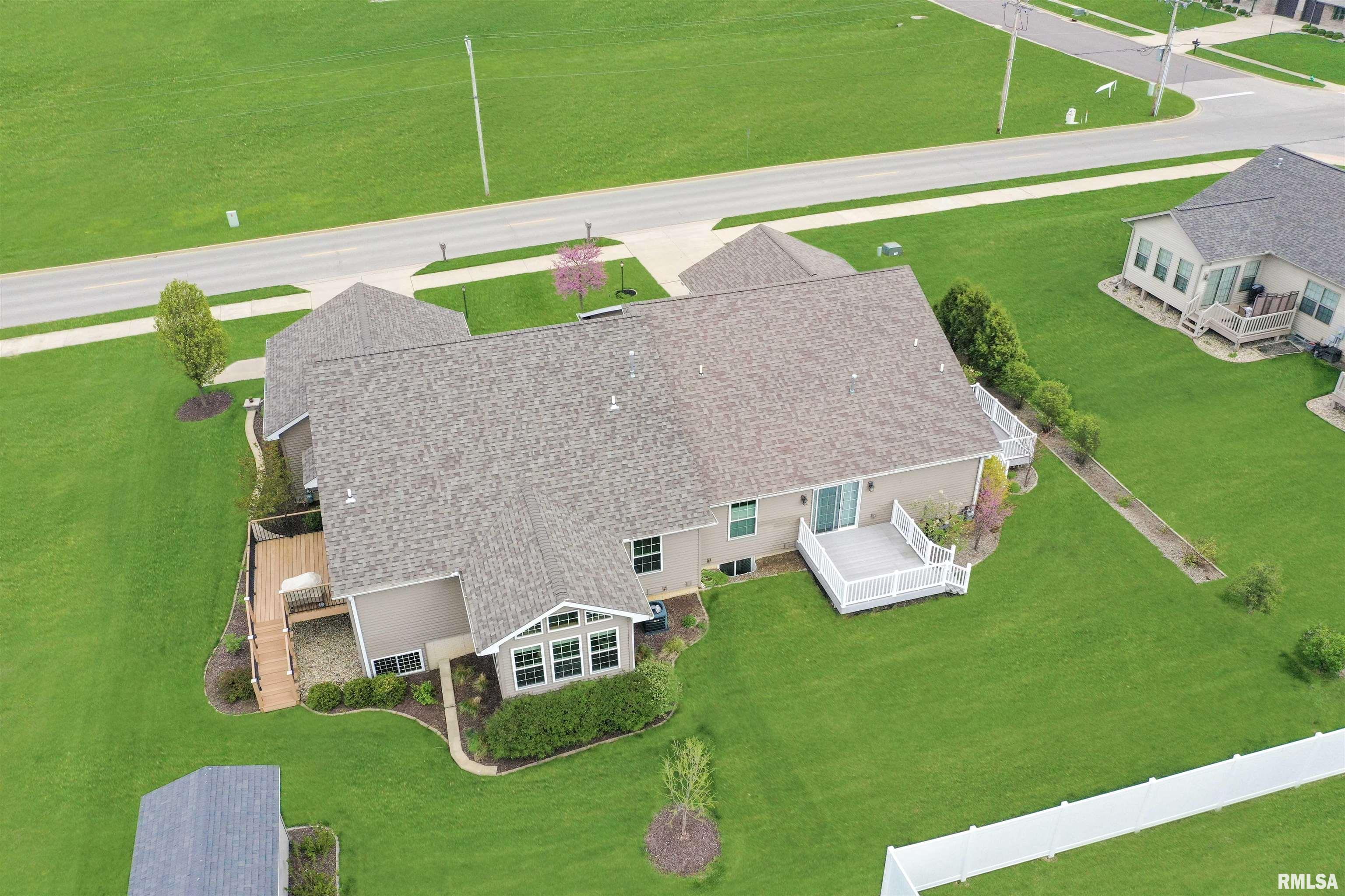 604 Dallas Road Washington, IL 61571 - Photo 9 of 49 Gallery Image 9