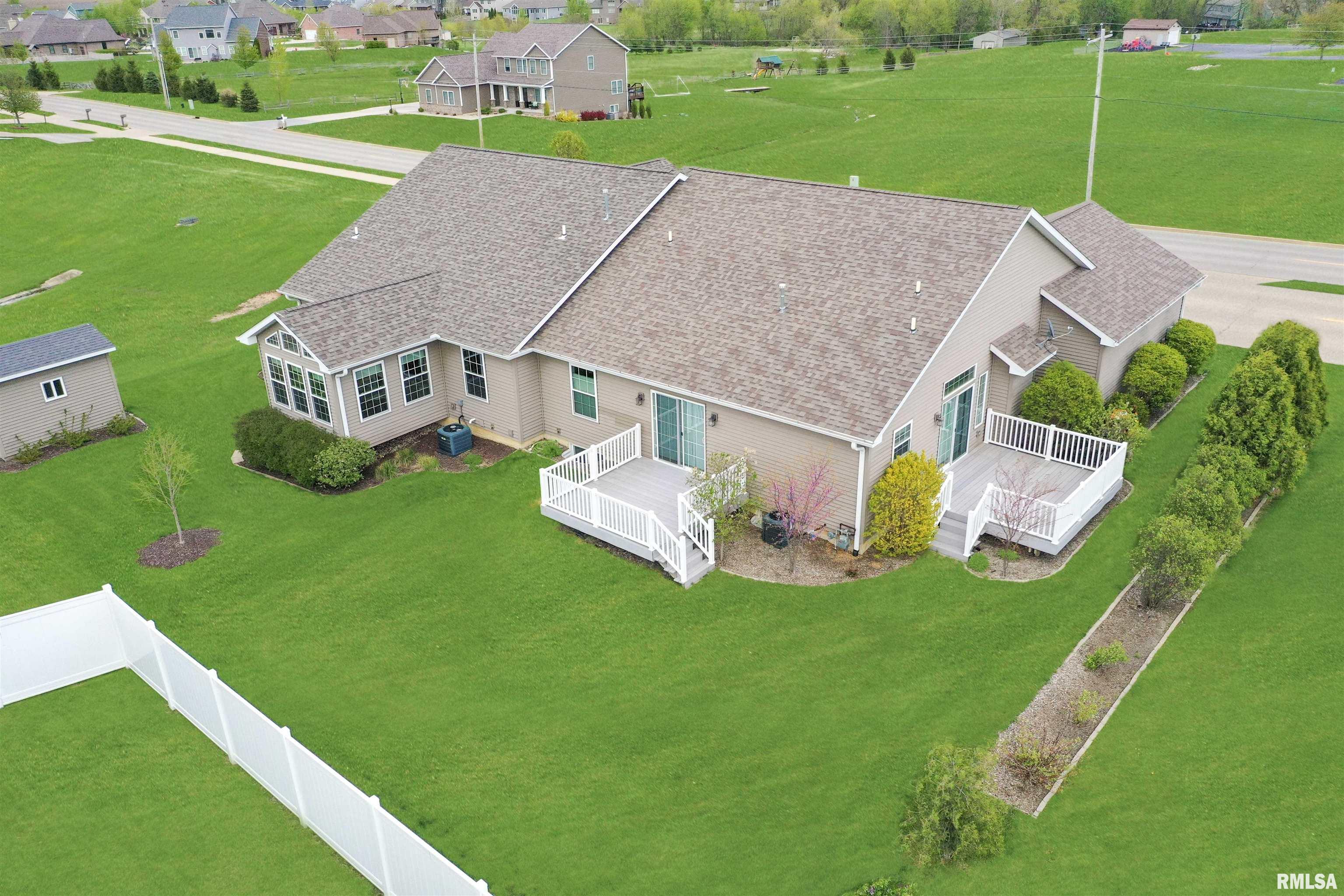 604 Dallas Road Washington, IL 61571 - Photo 10 of 49 Gallery Image 10