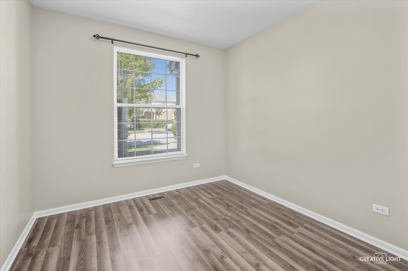 8814 Concord Lane, Unit H Justice, IL 60458 - Photo 13 of 17 a view of an empty room with wooden floor and a window