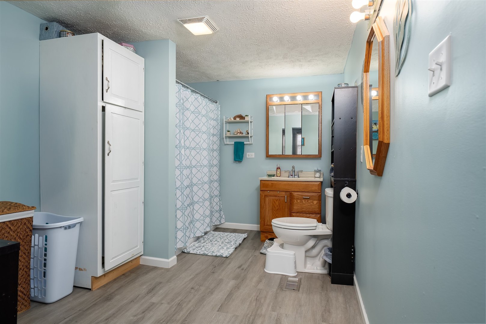 803 Sheridan Street Chenoa, IL 61726 - Photo 16 of 33 a bathroom with a toilet and a shower