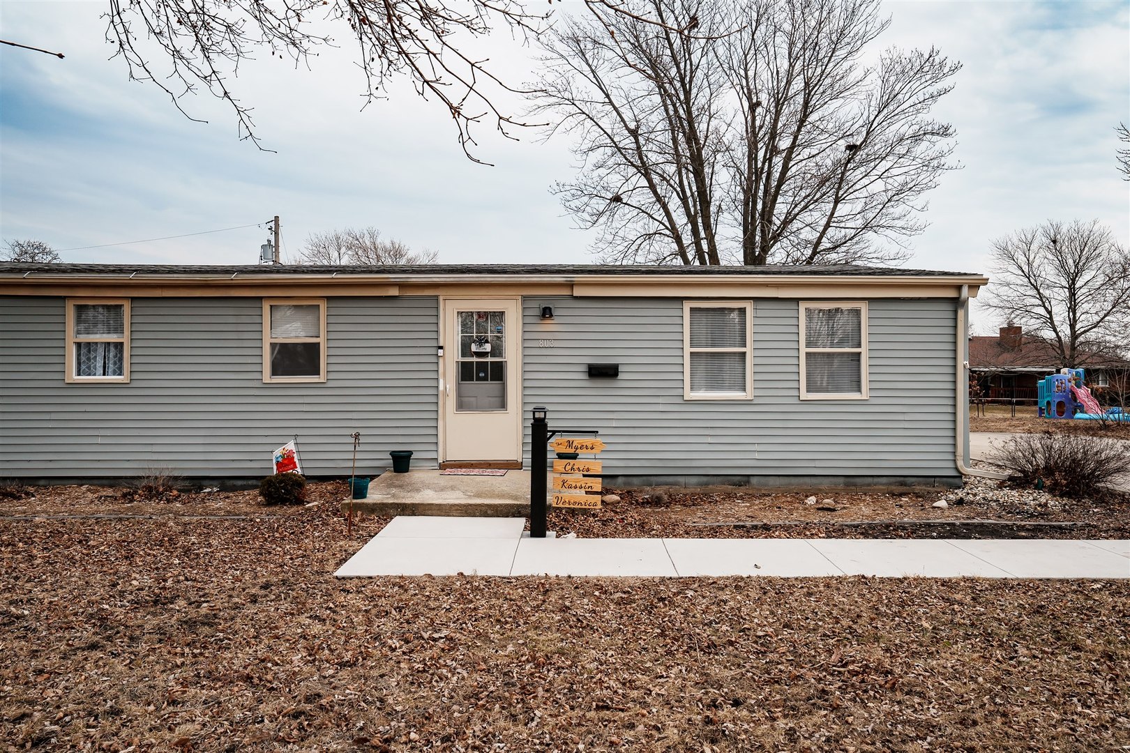 803 Sheridan Street Chenoa, IL 61726 - Photo 20 of 33 a backyard view of a house