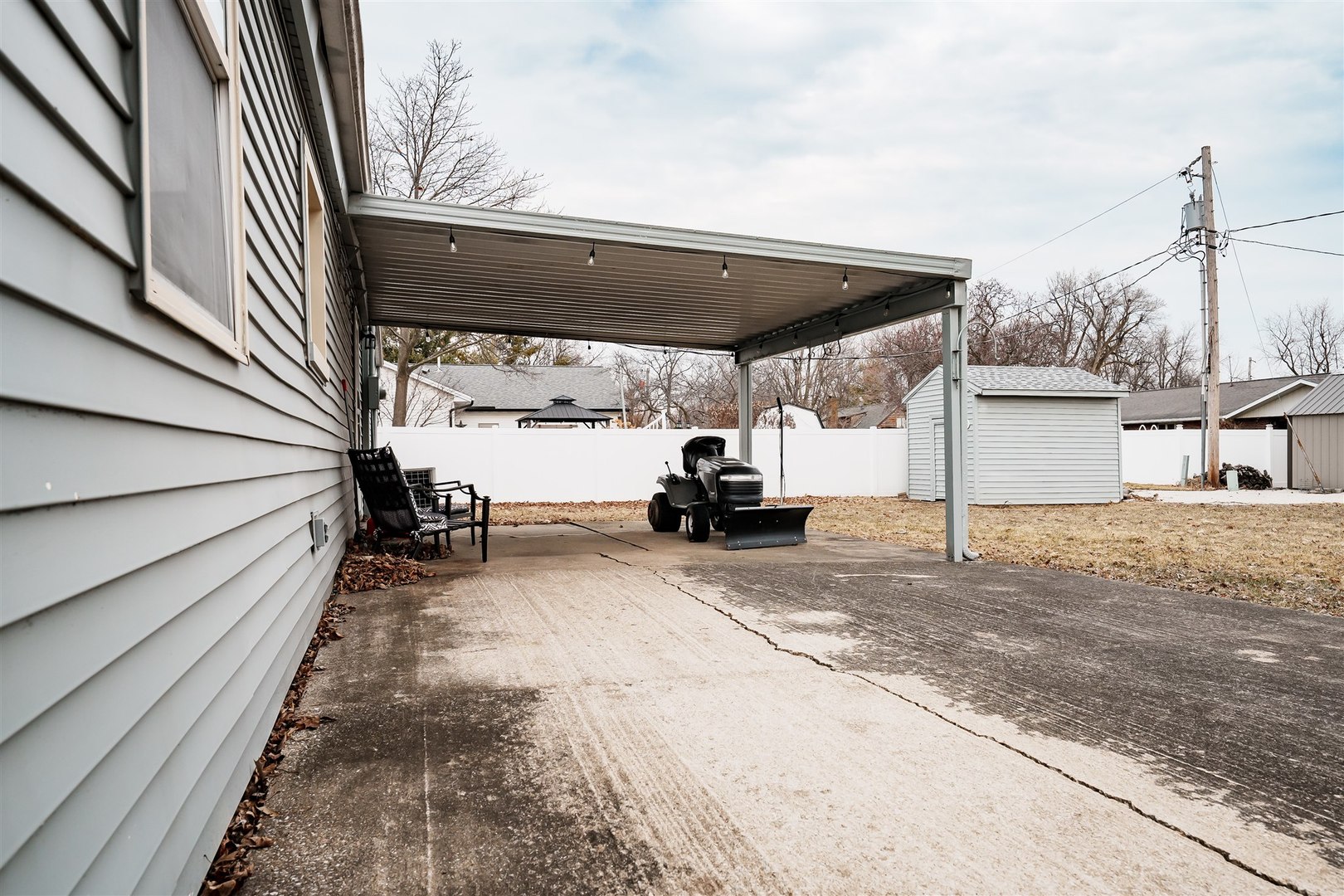 803 Sheridan Street Chenoa, IL 61726 - Photo 22 of 33 a view of a car garage door