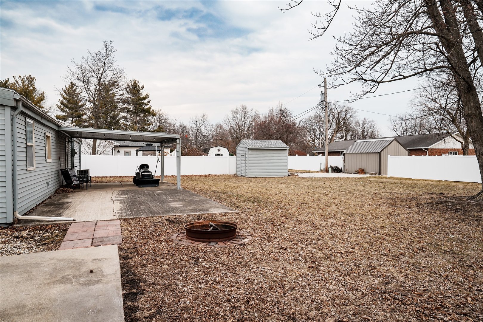 803 Sheridan Street Chenoa, IL 61726 - Photo 23 of 33 a view of a car park in front of a house