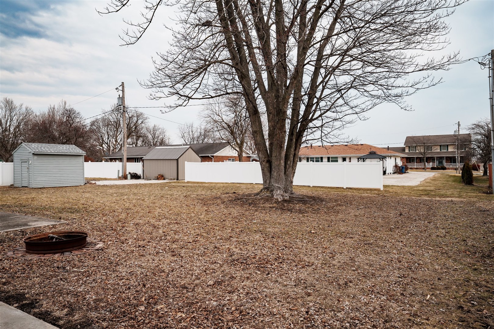 803 Sheridan Street Chenoa, IL 61726 - Photo 24 of 33 a view of outdoor space with deck and tree