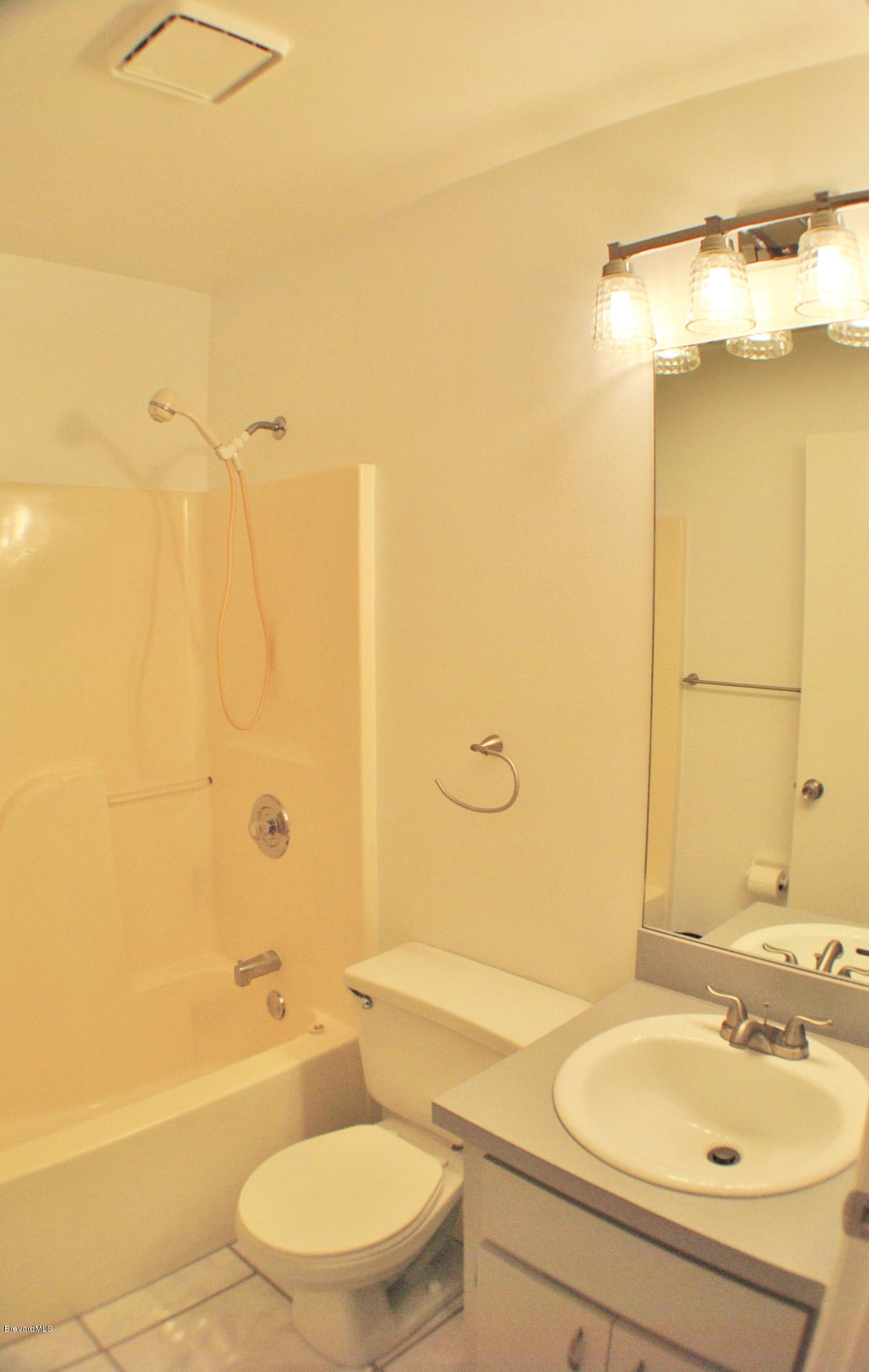 6872 Dodge Road Cocoa, FL 32927 - Photo 15 of 36 2nd Bathroom