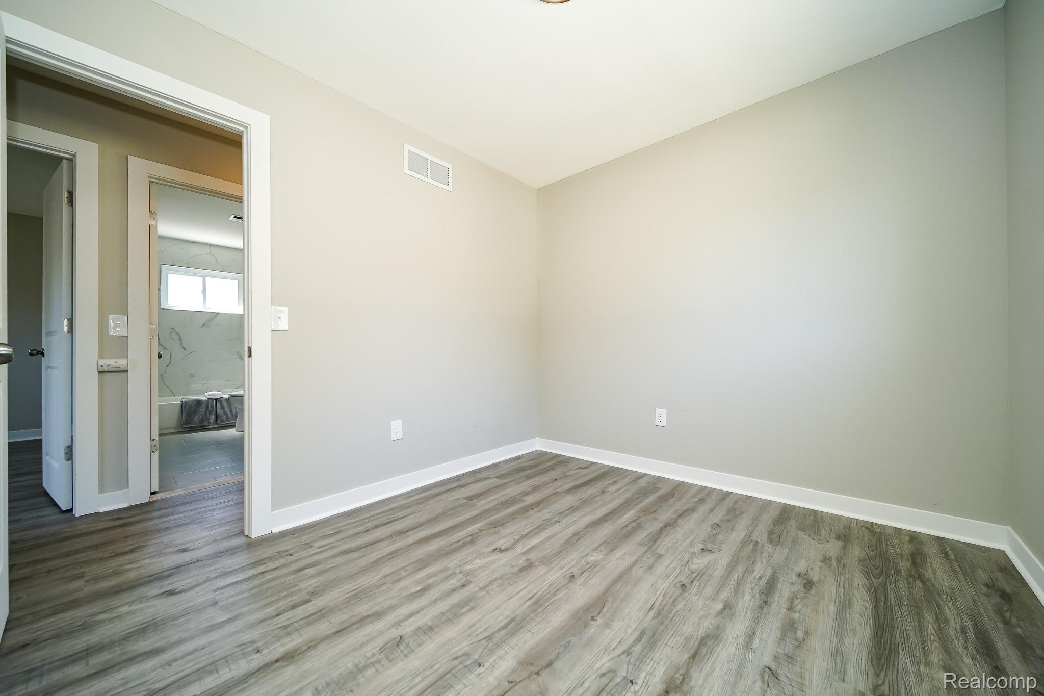 32100 Ruehle Avenue Warren, MI 48093 - Photo 25 of 54 DDS03589.jpg