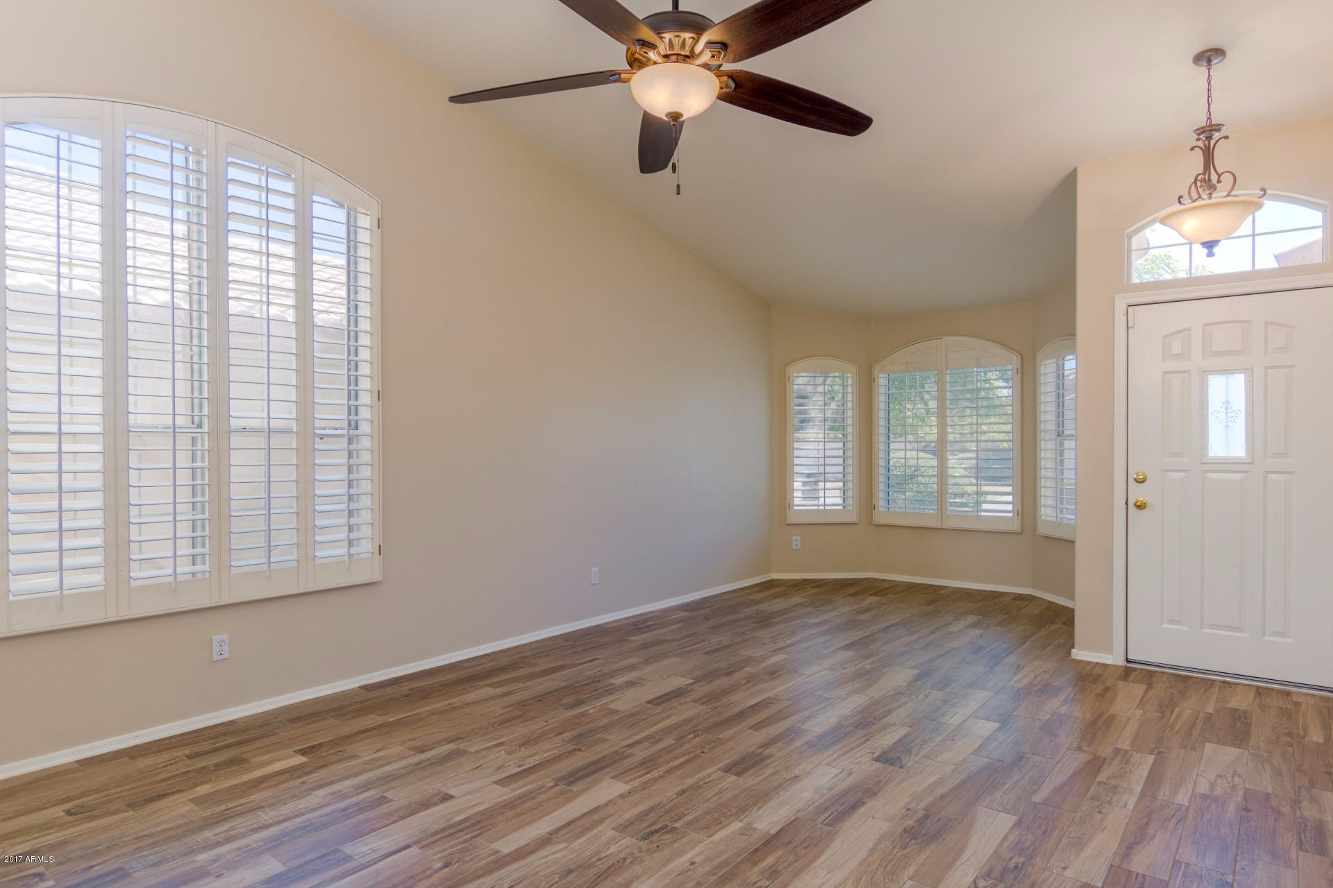 8948 West Kathleen Road Peoria, AZ 85382 - Photo 5 of 32