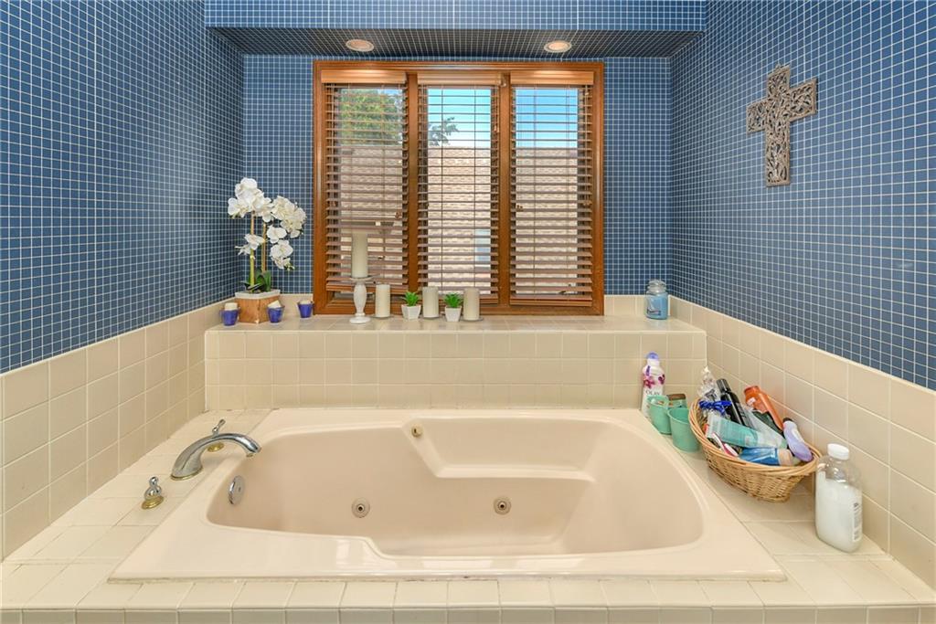 12031 Hemlock Street Overland Park, KS 66213 - Photo 13 of 24