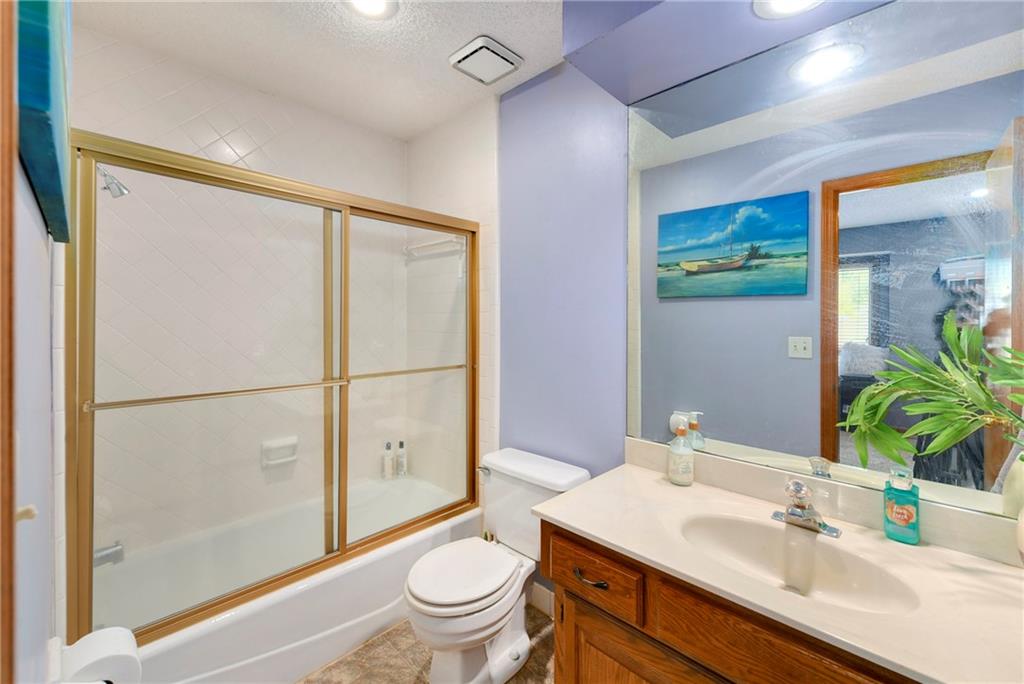 12031 Hemlock Street Overland Park, KS 66213 - Photo 17 of 24