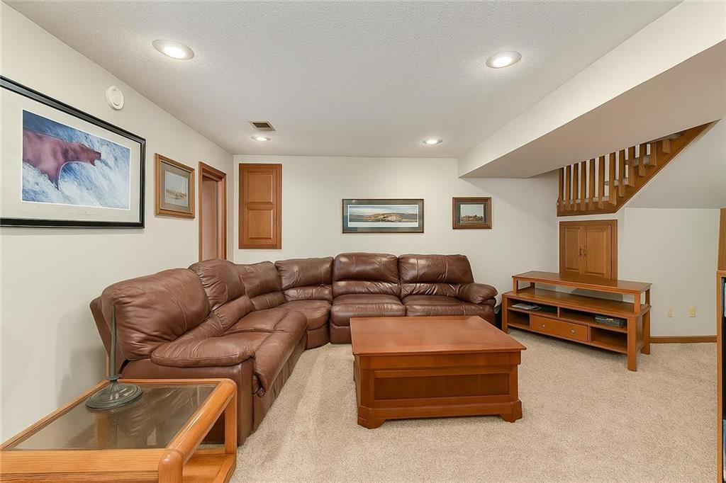 12031 Hemlock Street Overland Park, KS 66213 - Photo 18 of 24