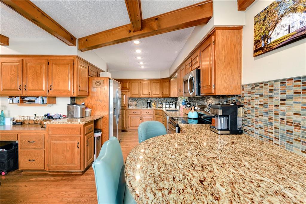 12031 Hemlock Street Overland Park, KS 66213 - Photo 3 of 24