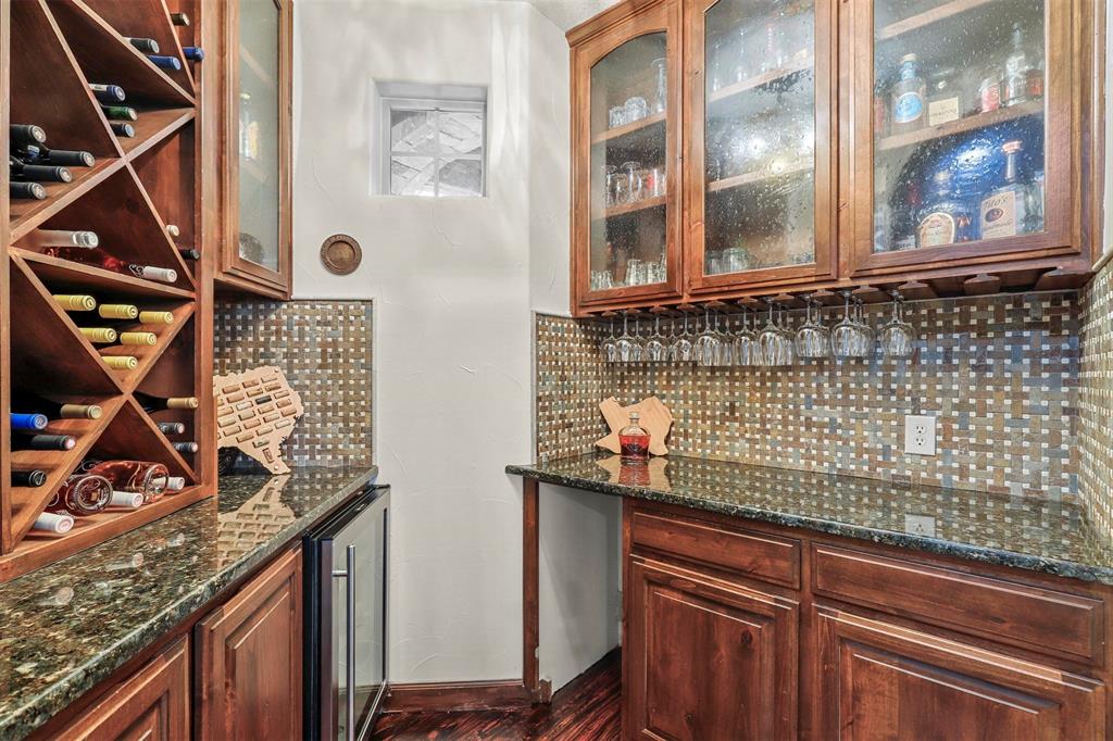 701 Cactus Rio Weatherford, TX 76087 - Photo 17 of 40 a bathroom with a granite countertop sink and a mirror