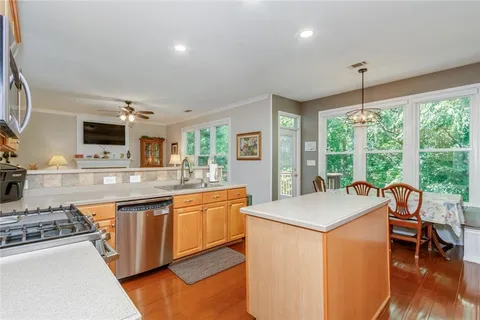 $645,000 | 320 Hillside Manor Drive Northeast, Sugar Hill, GA 30518