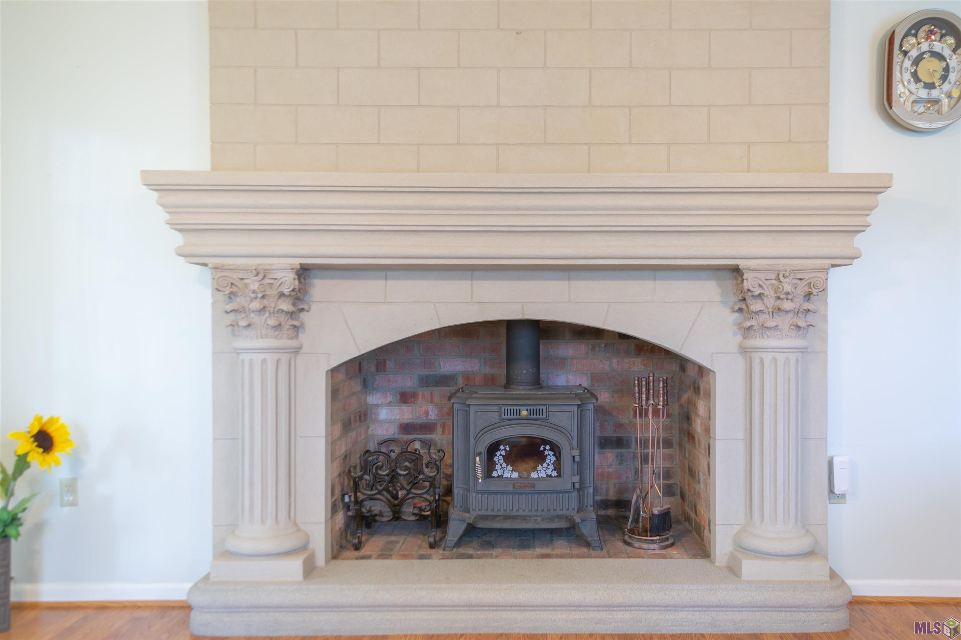 16839 Monitor Avenue Baton Rouge, LA 70817 - Photo 18 of 30 WOOD BURNING FIREPLACE