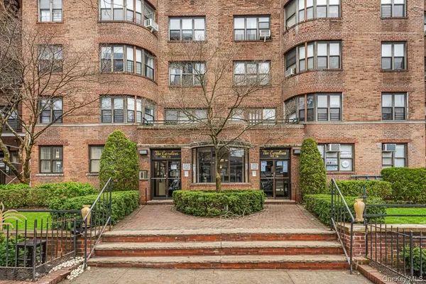 $499,000 | 9876 Queens Boulevard, Unit 6L | Rego Park