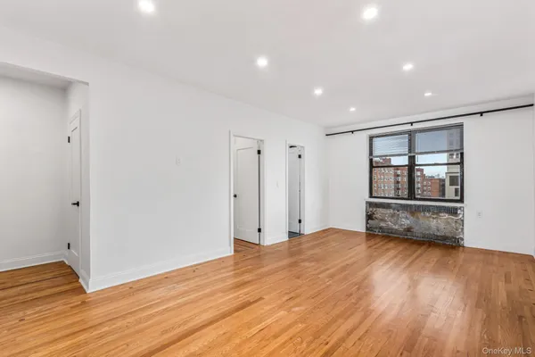 $499,000 | 9876 Queens Boulevard, Unit 6L | Rego Park