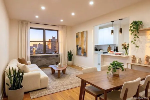 $499,000 | 9876 Queens Boulevard, Unit 6L | Rego Park