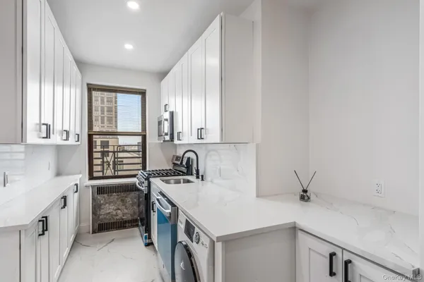 $499,000 | 9876 Queens Boulevard, Unit 6L | Rego Park