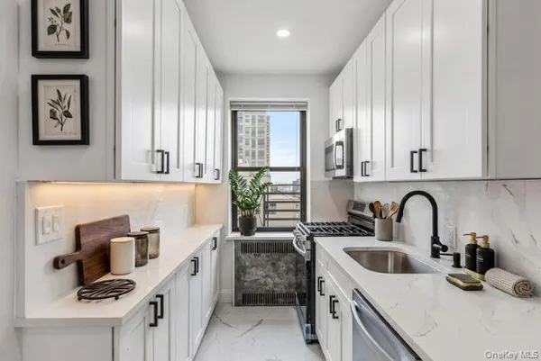 $499,000 | 9876 Queens Boulevard, Unit 6L | Rego Park