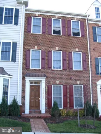 a brick building that has a lots of windows in it
