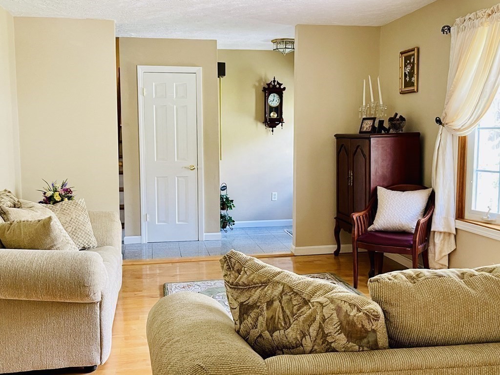 15 Nipmuck Road Paxton, MA 01612 - Photo 7 of 33 Gallery Image 7