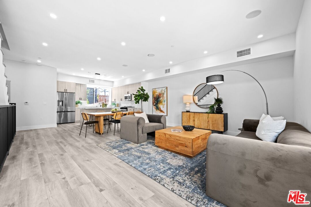 1957 1/2 South Preuss Road Los Angeles, CA 90034 - Photo 3 of 10