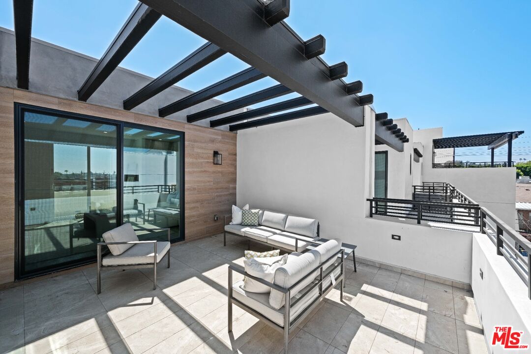 1957 1/2 South Preuss Road Los Angeles, CA 90034 - Photo 6 of 10