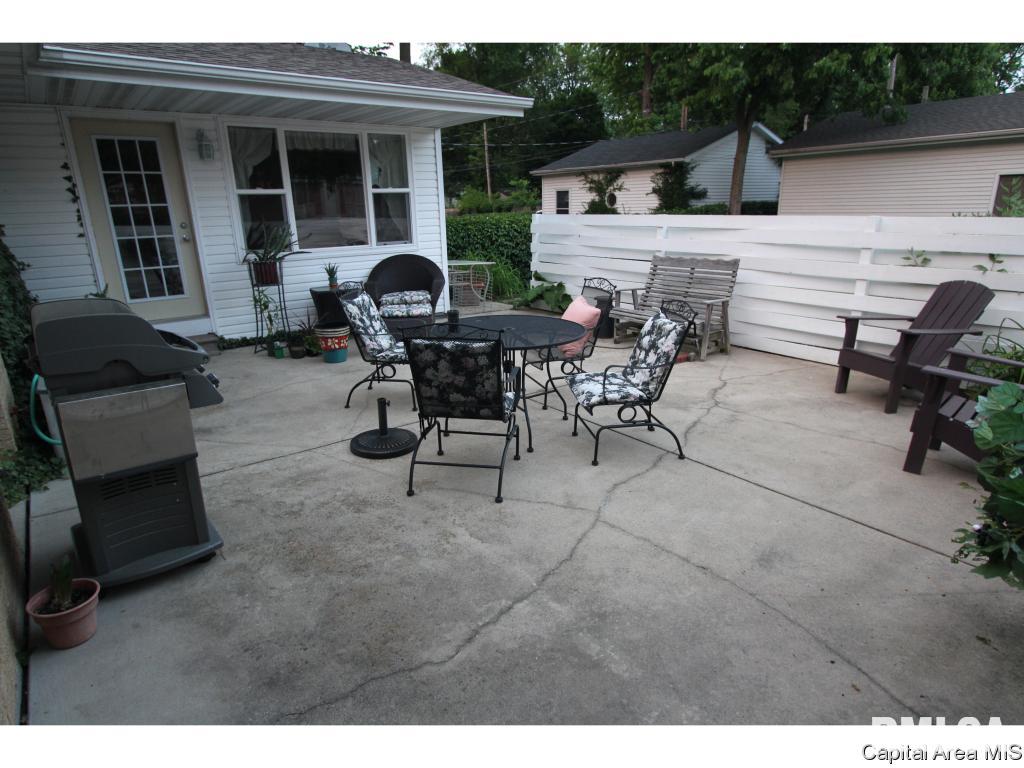 1525 Cherry Road Springfield, IL 62704 - Photo 14 of 36 Gallery Image 14