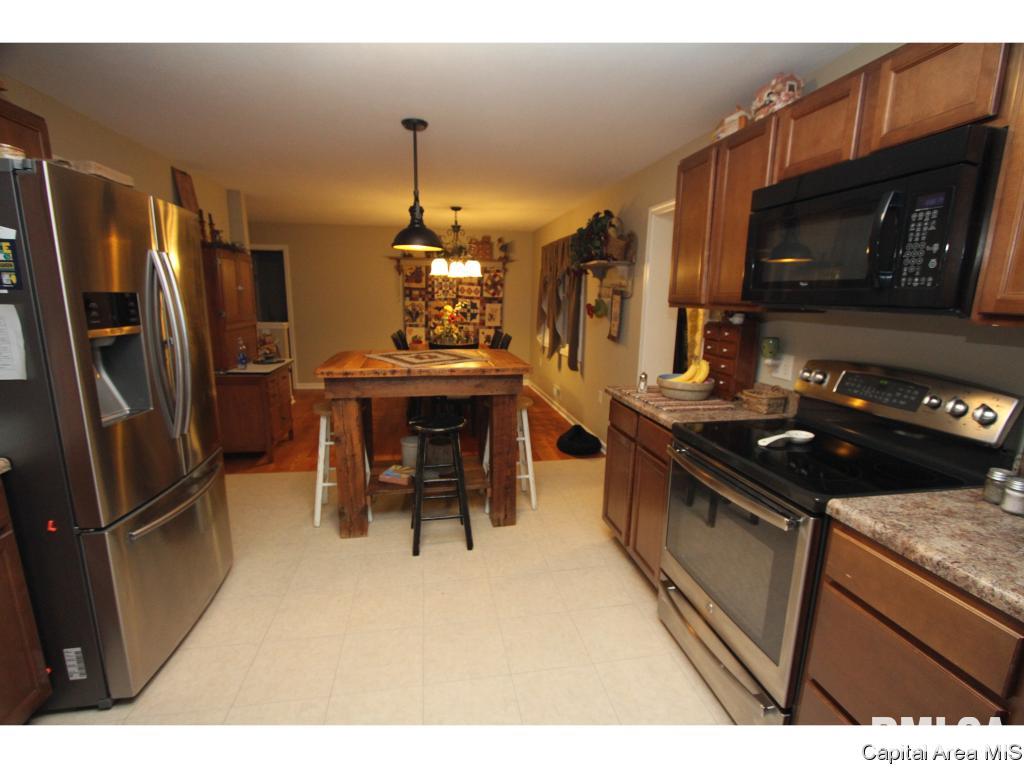 1525 Cherry Road Springfield, IL 62704 - Photo 23 of 36 Gallery Image 23