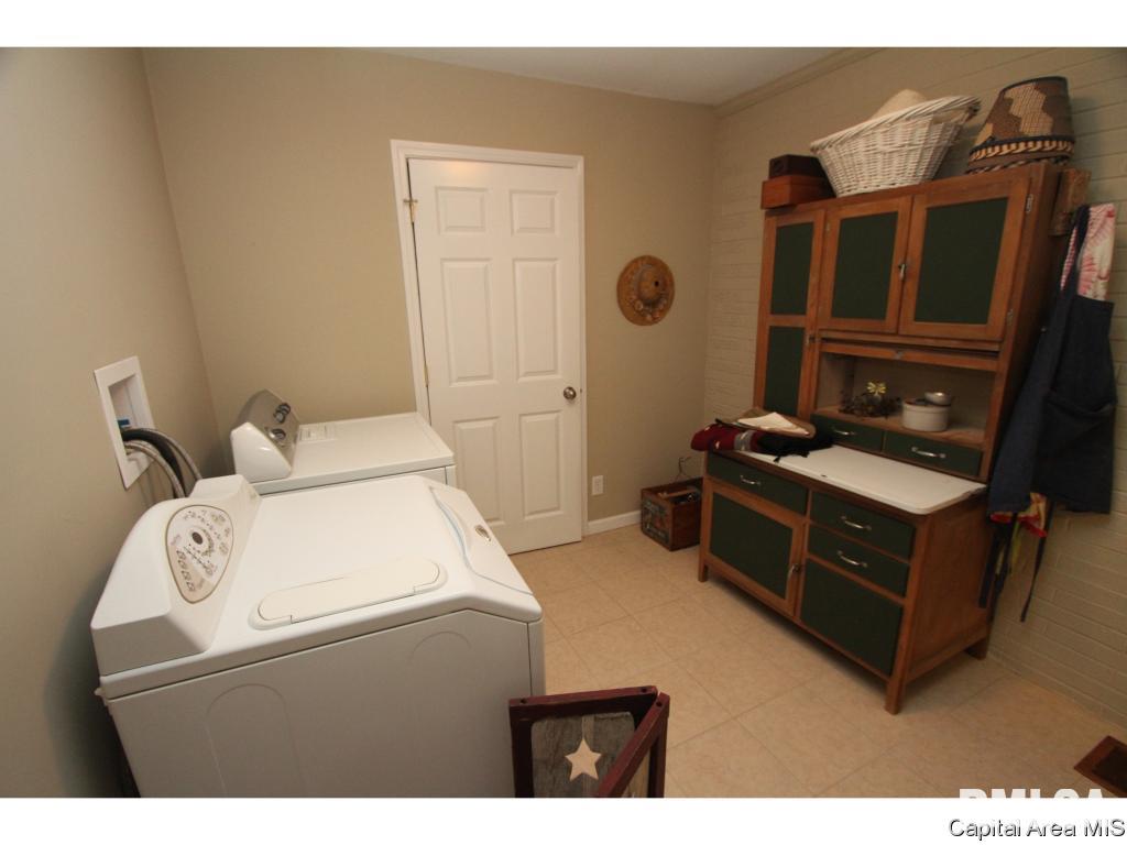 1525 Cherry Road Springfield, IL 62704 - Photo 26 of 36 Gallery Image 26