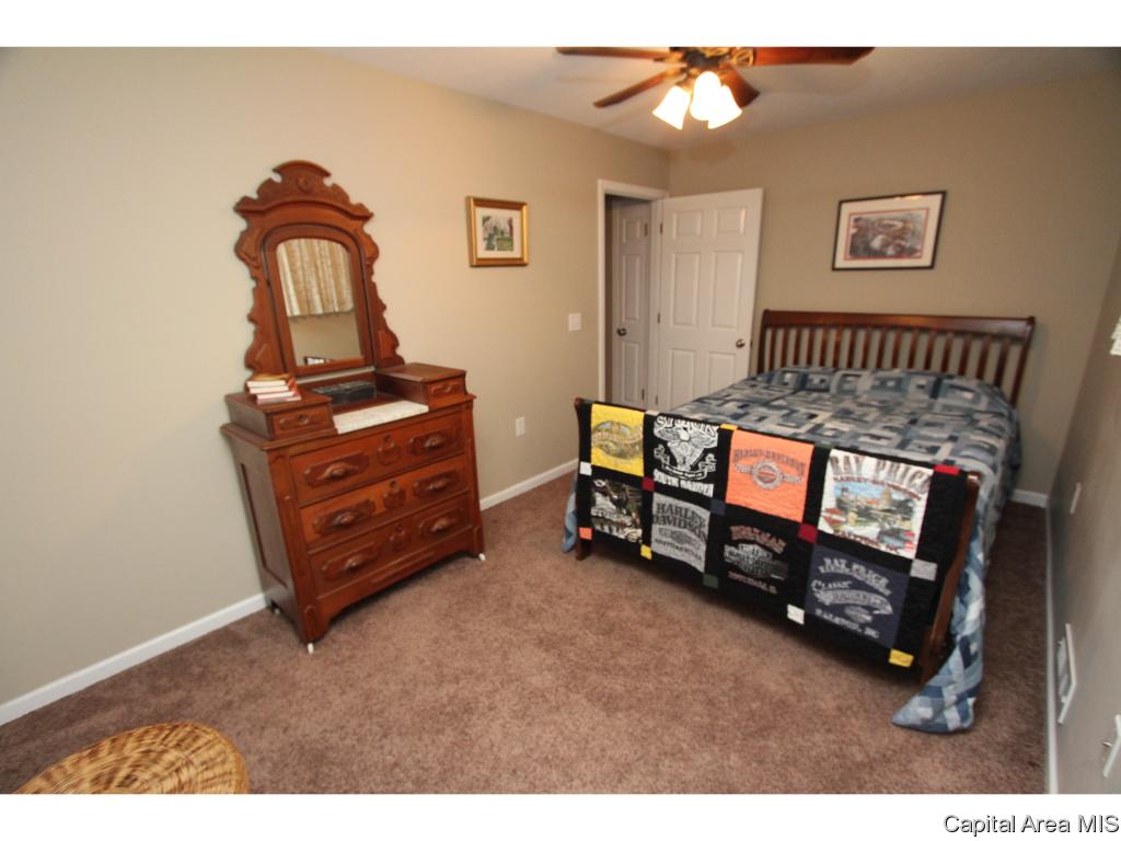 1525 Cherry Road Springfield, IL 62704 - Photo 32 of 36 Gallery Image 32