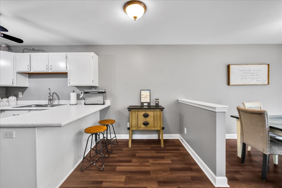 911 Fawn Ridge Court, Unit B Yorkville, IL 60560 - Photo 17 of 37 a living room with furniture a rug and kitchen view