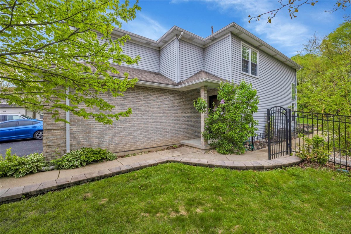 911 Fawn Ridge Court, Unit B Yorkville, IL 60560 - Photo 36 of 37 a view of a back yard of the house