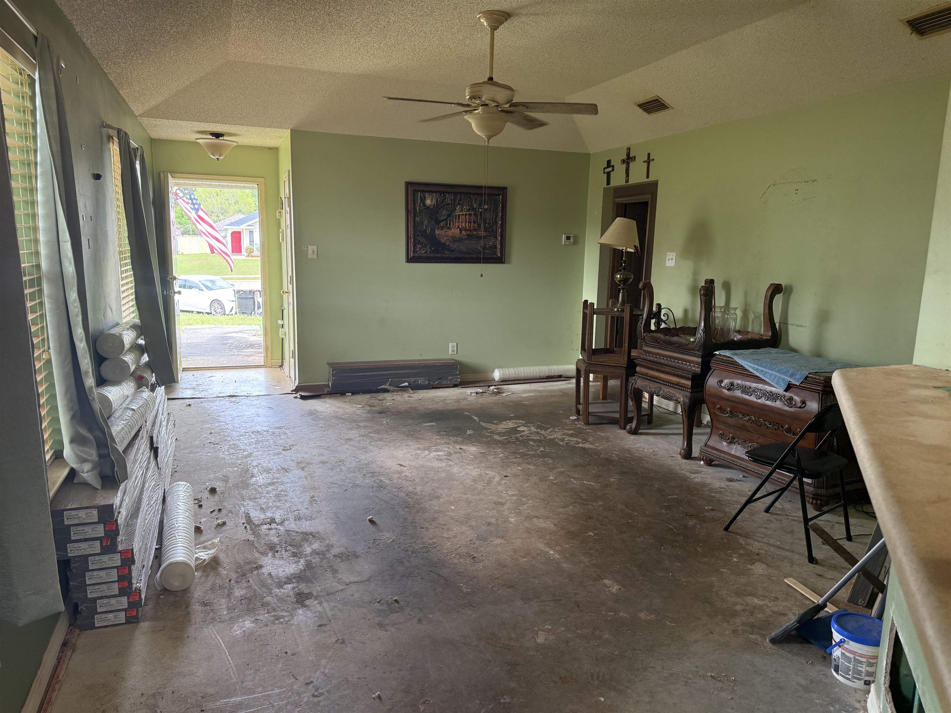 8727 Terrell Court South Mobile, AL 36695 - Photo 3 of 5 Living Room