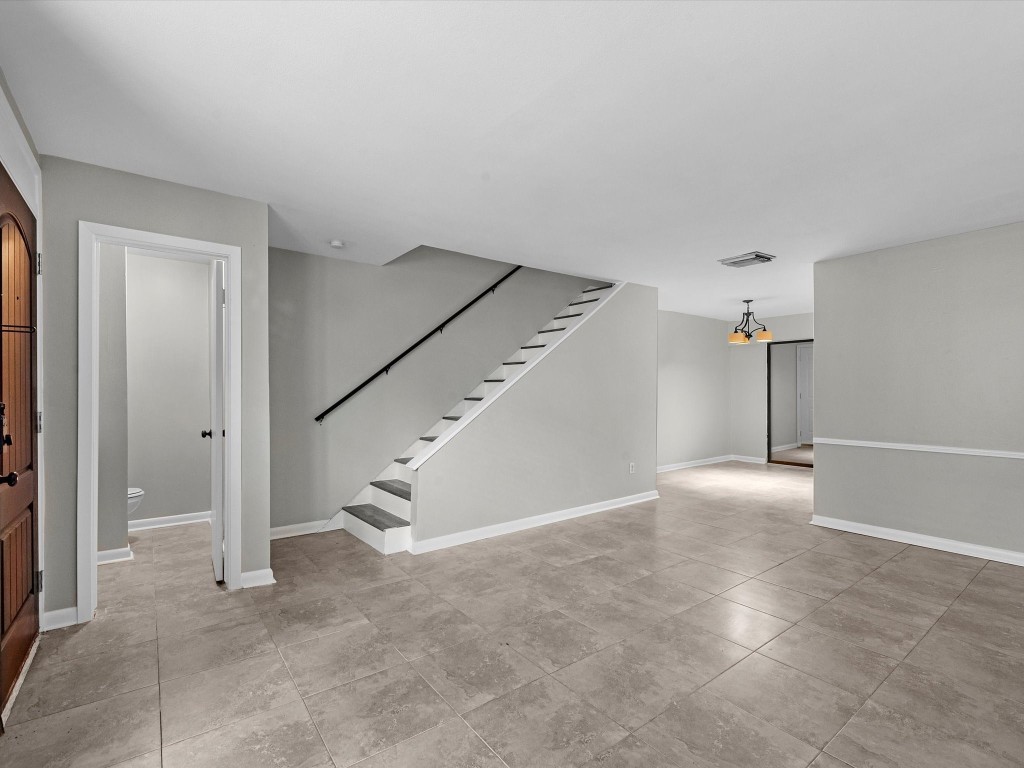 2647 Marilee Lane Houston, TX 77057 - Photo 8 of 26 a view of an empty room