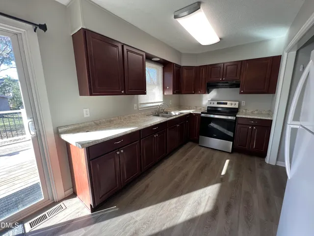 $1,900 | 416 Culvert Street, Apex, NC 27502