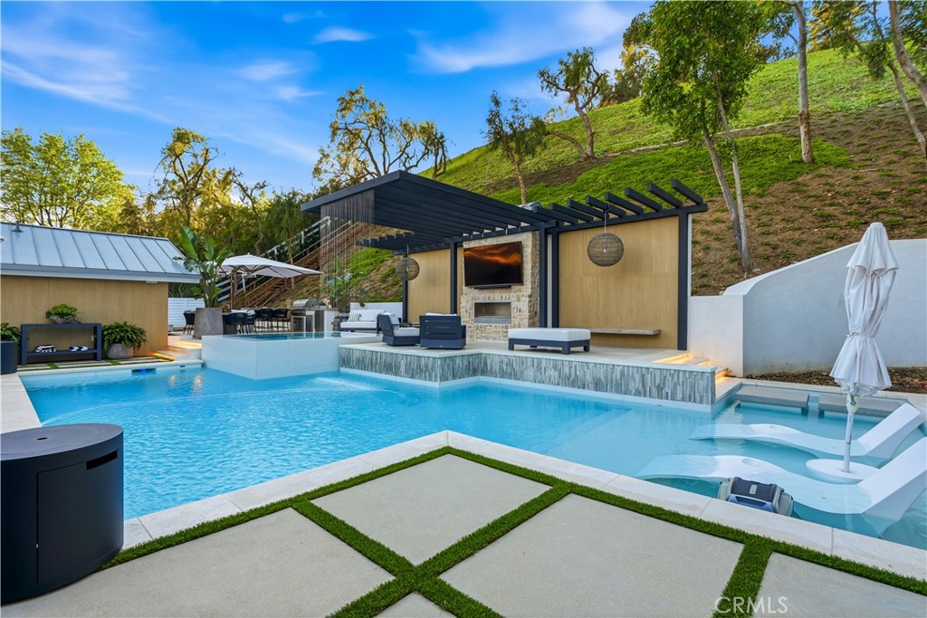 5565 Jed Smith Road Hidden Hills, CA 91302 - Photo 29 of 31 a view of a kitchen with swimming pool and sitting area