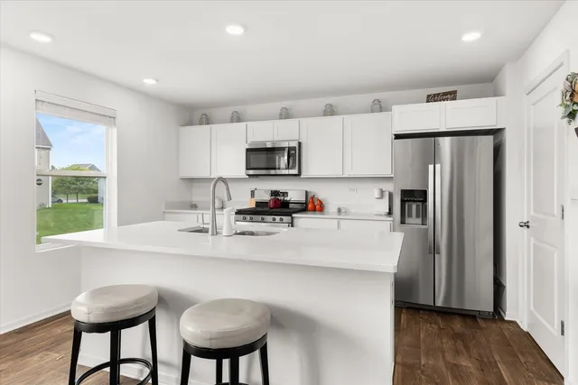 $399,900 | 6616 Hadrian Drive, Joliet, IL 60431