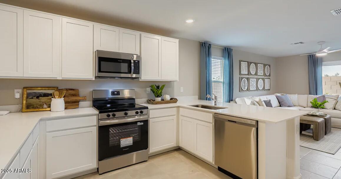 9619 West Piccadilly Road Avondale, AZ 85392 - Photo 2 of 16 Kitchen