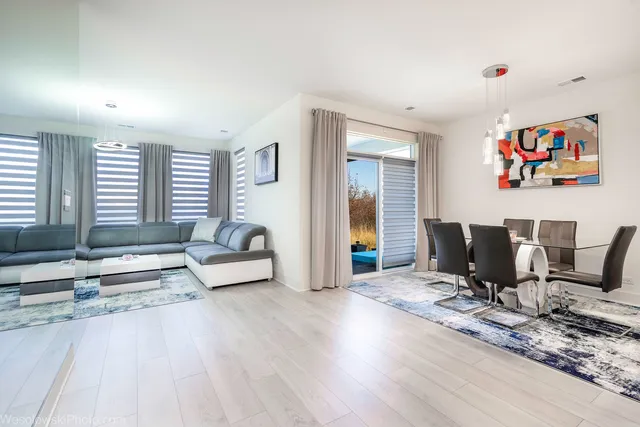 $425,000 | 1110 Redtail Drive, Woodstock, IL 60098