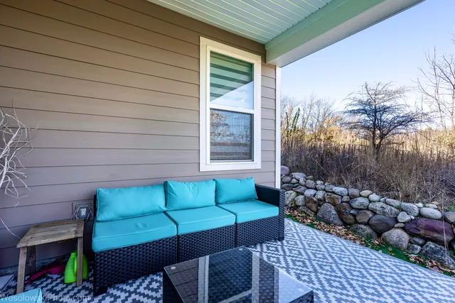 $425,000 | 1110 Redtail Drive, Woodstock, IL 60098