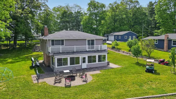 $650,000 | 86804 60th Street, Decatur, MI 49045