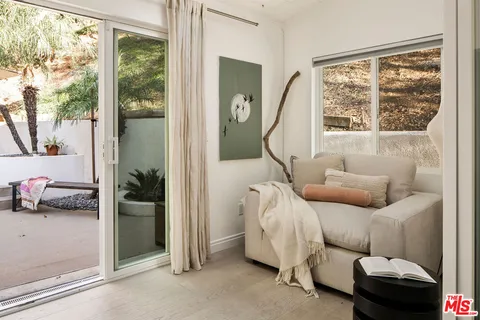 $2,500,000 | 11202 Canton Drive, Studio City, CA 91604