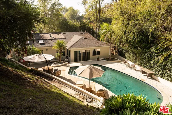 $2,500,000 | 11202 Canton Drive, Studio City, CA 91604