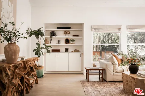 $2,500,000 | 11202 Canton Drive, Studio City, CA 91604