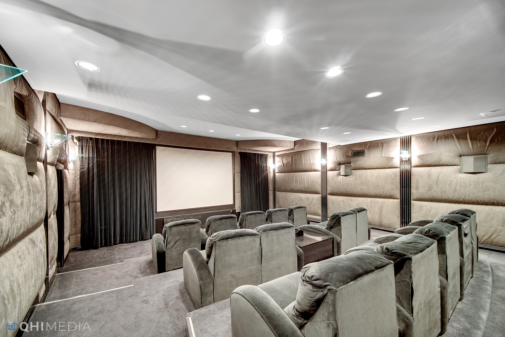 Undisclosed Address Oak Brook, IL 60523 - Photo 32 of 65 a view of a room with gym equipment