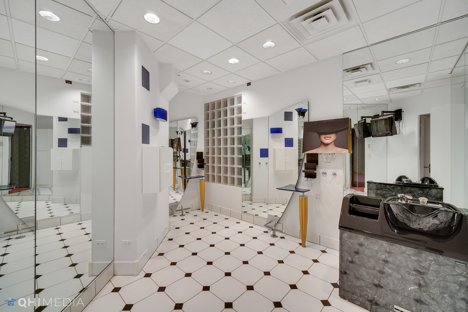 Undisclosed Address Oak Brook, IL 60523 - Photo 60 of 65 a view of a gallery with window and furniture