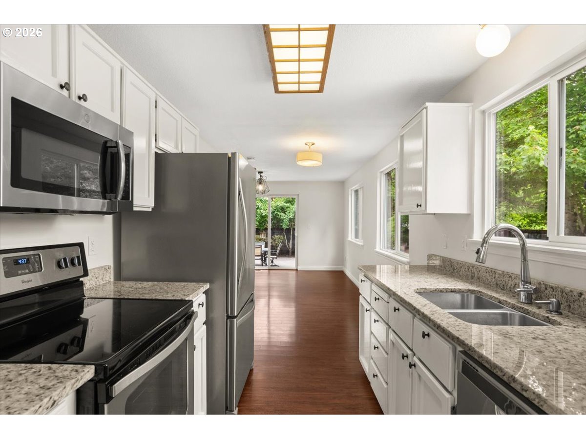 8125 Southwest Pine Street Portland, OR 97223 - Photo 16 of 44