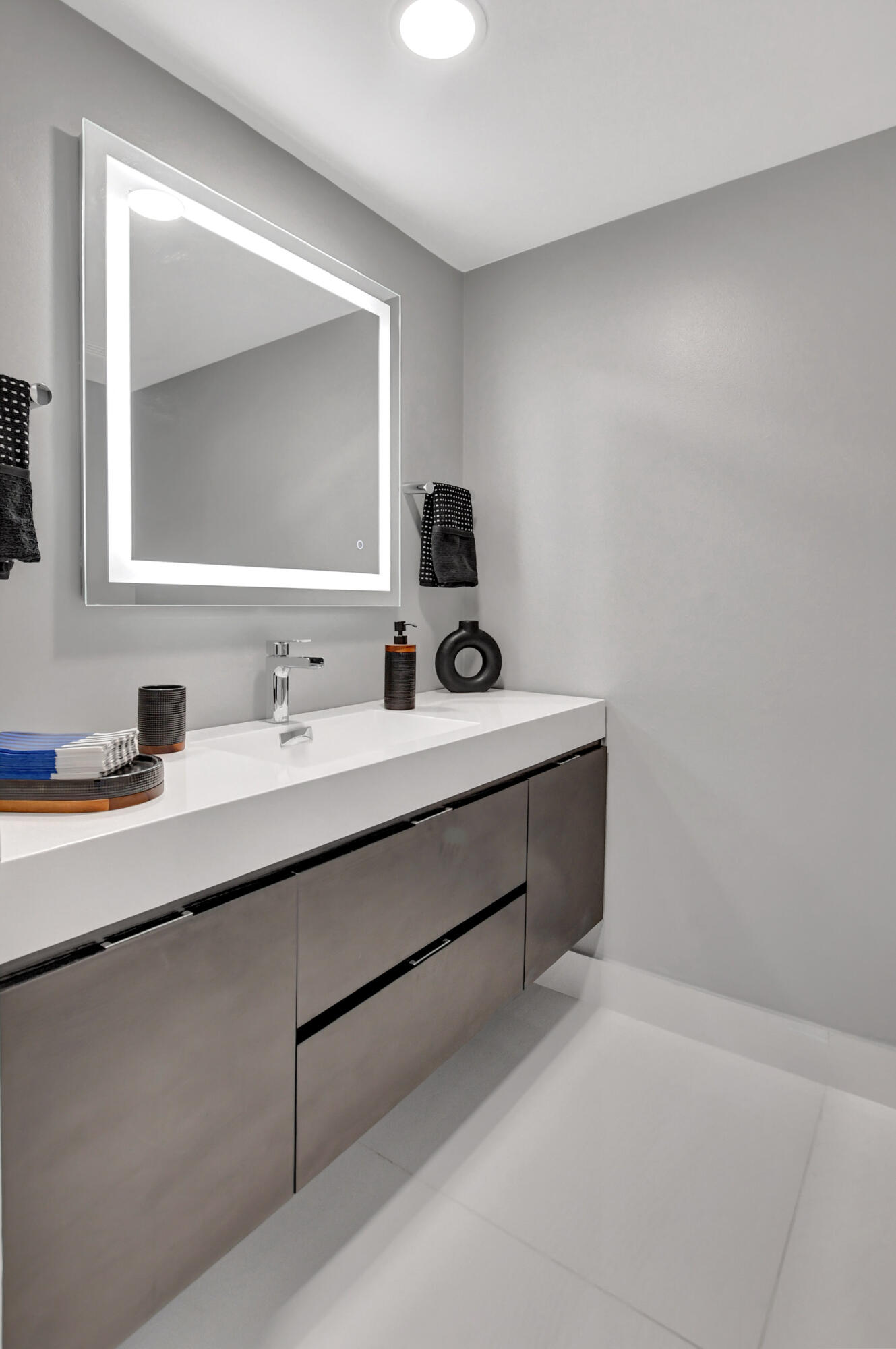 804 Bridgewood Place Boca Raton, FL 33434 - Photo 18 of 54 Powder room
