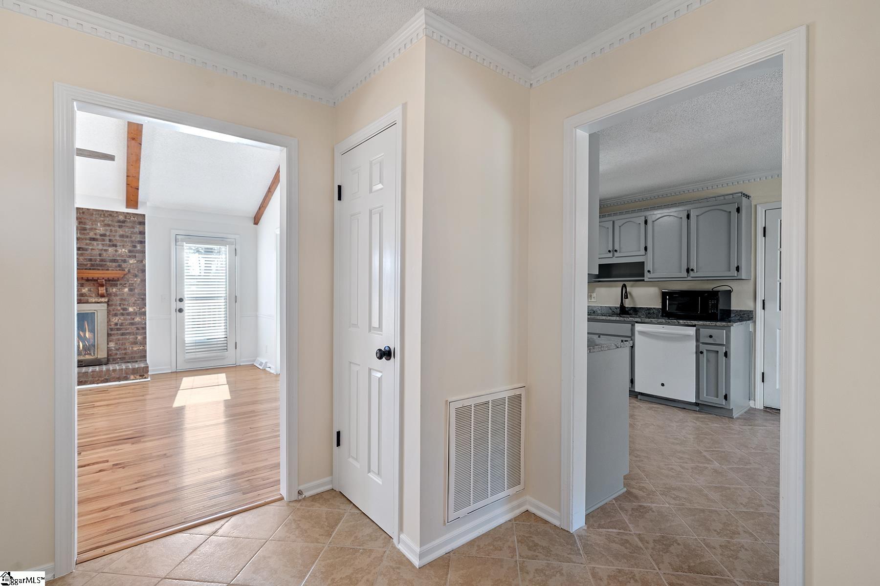 9 Pine Gate Court Greenville, SC 29607 - Photo 6 of 31